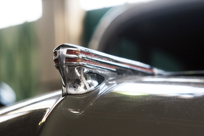 Illustration for article titled 17 Gorgeous Hood Ornaments That Defined These Classic Cars